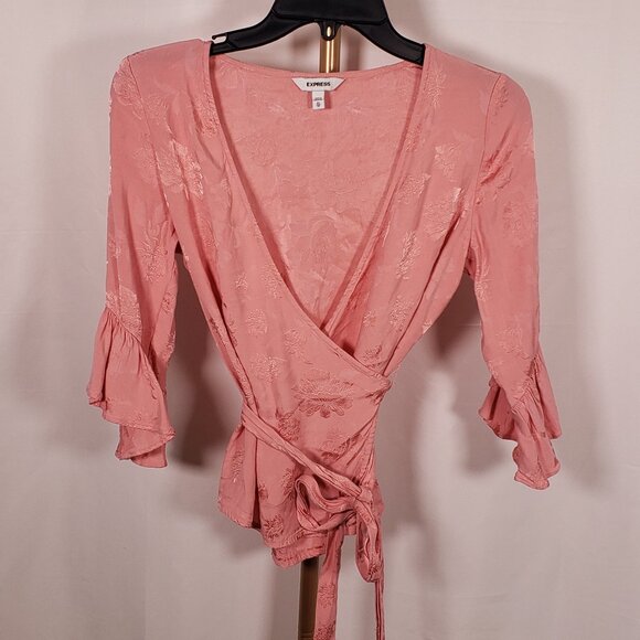 Express Pink Floral Textured Wrap Top SZ XS - Picture 3 of 10